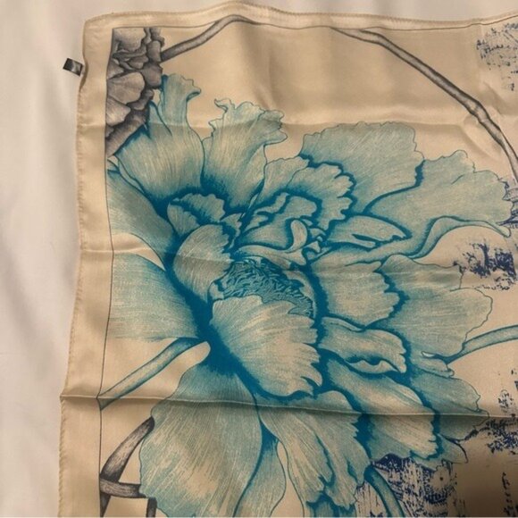 Satin Scarf Women neckerchief Shawl Floral Scene 21"x21" peony-style blooms - Picture 4 of 13